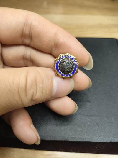 新时代收藏徽章红藏拍卖(第二十四场)  限时回归徽章杂项大合集拍场 二战美国老兵协会证章 铜制珐琅 分体结构 非常漂亮