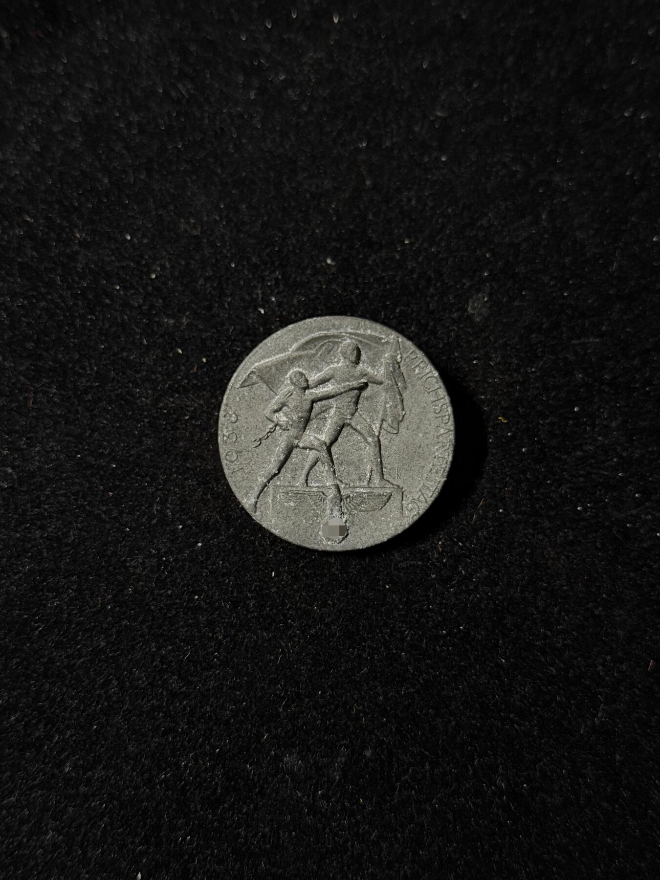 戎马世界章牌大赏第103期 铭记历史！德国1939年纽伦堡党代会证章，锌制