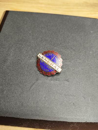 新时代收藏徽章红藏拍卖(第二十四场)  限时回归徽章杂项大合集拍场 美国通用汽车公司四年行驶无事故嘉奖证章 铜制珐琅 二战前的东西