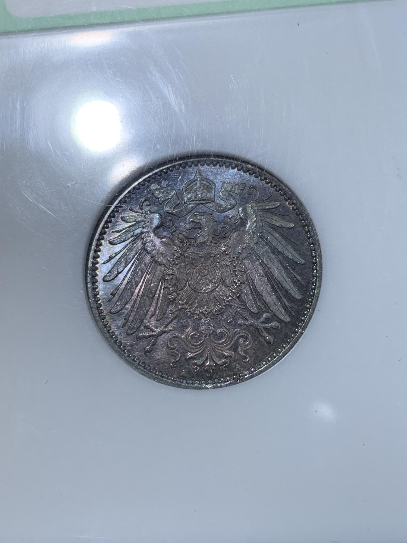 《竞宝斋》第411场 周日，周一，周二，3场连拍 （全场包邮） NGC MS67 德国1915年1马克银币 A版柏林厂 双面七彩老包浆 鹰面PL底板 细节精湛 顶级状态 少见的老绿盒严评好品