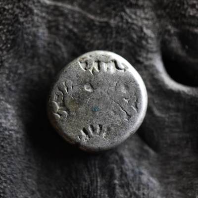 【良泉】第38期【直播场】9月18日晚19.30点开拍！ 组，西方古代钱币、丝路杂项专场  - 公元前3世纪【古印度】孔雀王朝，少见圆形1卡夏帕银币，3.01克