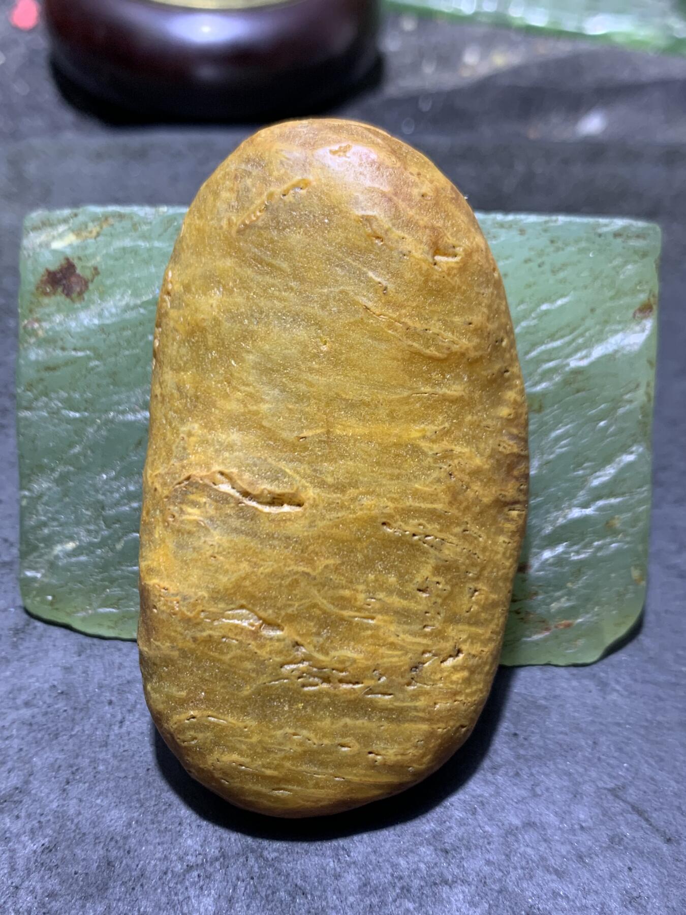 精美天然马达加斯加玛瑙原石把件，摆件一个