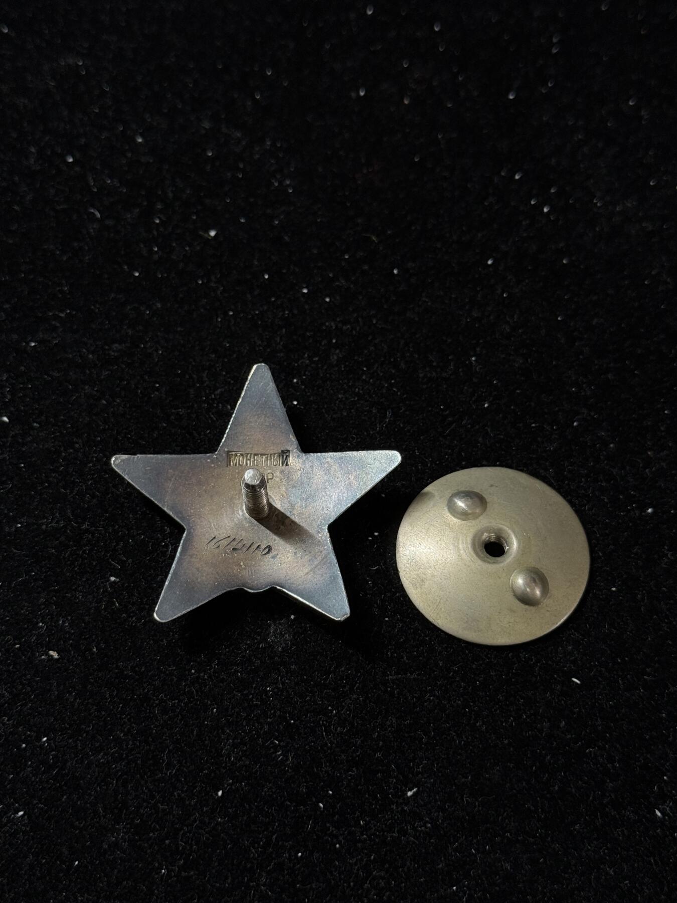 戎马世界章牌大赏第103期 苏联红星勋章，号段1614110，328红旗华沙步兵师下的889索哈乔夫炮团营指挥排 高级电话兵 少数民族得主 强渡奥德河，柏林战役强攻泽劳高地时冒着猛烈炮击和射击确保通讯，歼灭敌军大量有生力量获得