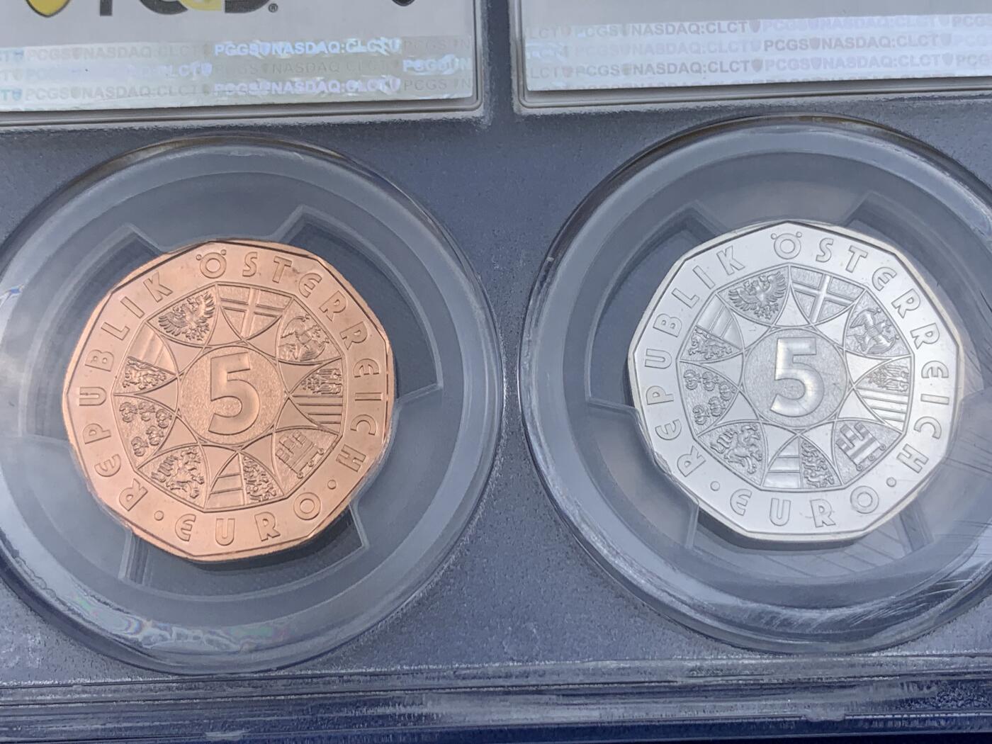 《竞宝斋》第411场 周日，周一，周二，3场连拍 （全场包邮） 两枚装 PCGS MS70/MS69RD 奥地利2022年发行《幸福是一只鸟》九边形5欧新年硬币 银质/铜质 盒子有暗裂纹 细节见图