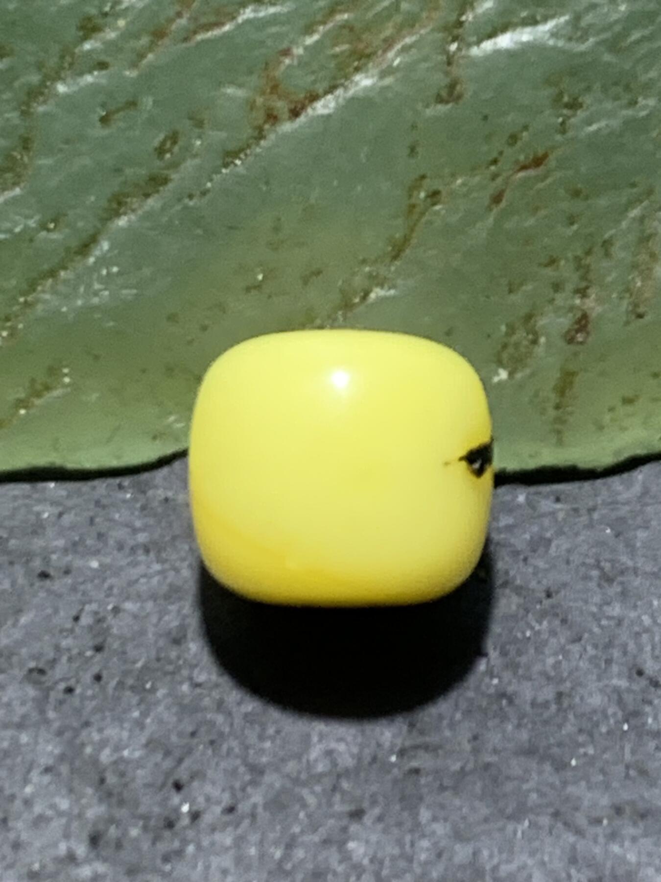 天然俄料原矿蜜蜡老形桶珠一颗，