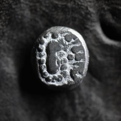 【良泉】第38期【直播场】9月18日晚19.30点开拍！ 组，西方古代钱币、丝路杂项专场  - 公元8-13世纪【古吉拉特查拉健王朝】“印度-萨珊”式银币，4.78克