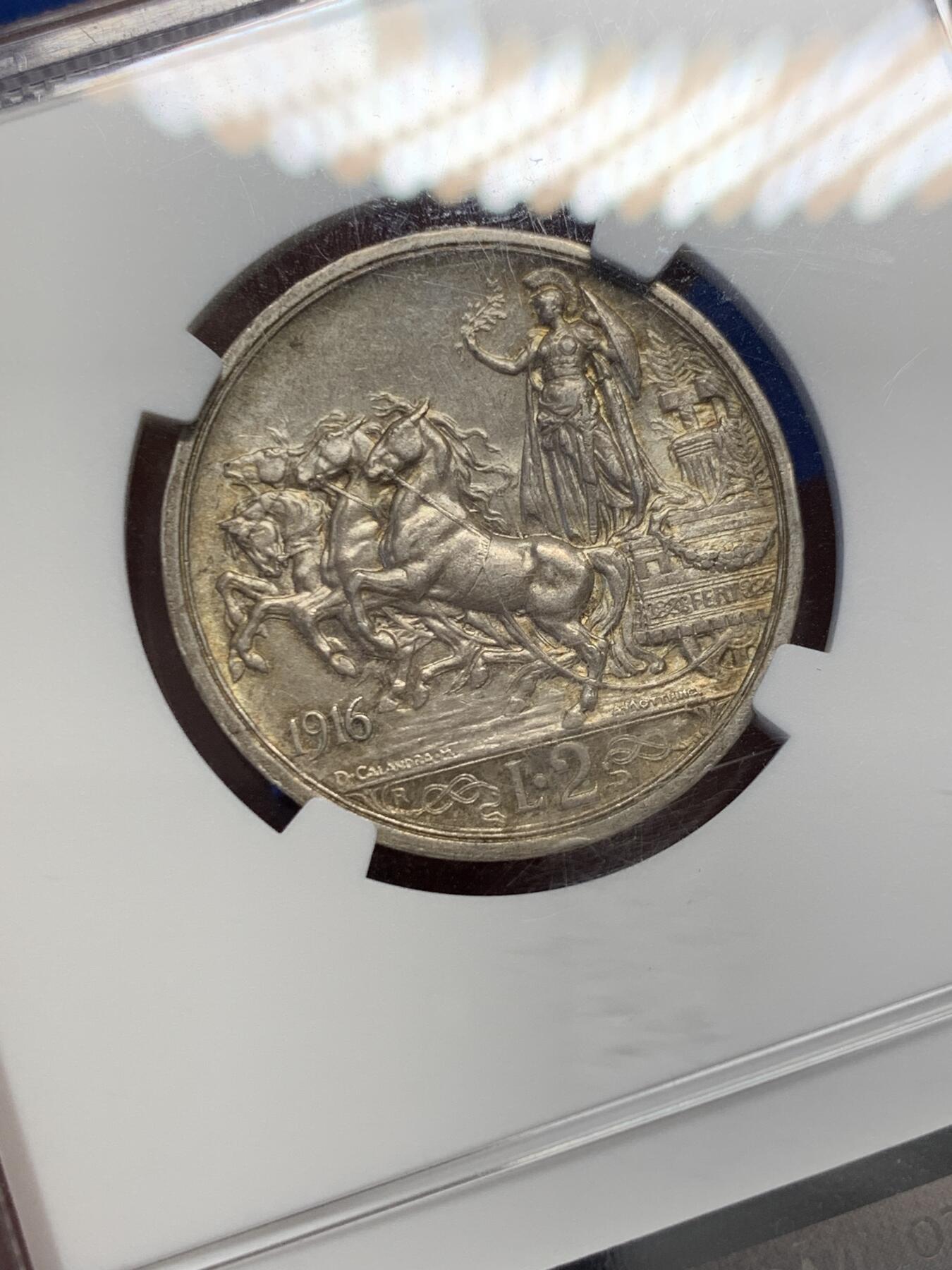 《竞宝斋》第411场 周日，周一，周二，3场连拍 （全场包邮） NGC MS62 意大利1916R马车战车2里拉银币 淡彩包浆光度很好