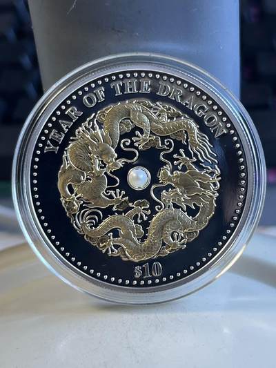 第172期拍卖【长期征集拍品】 - 斐济2012年中国生肖系列龙年镶嵌天然珍珠镀金银币，999银，发行888枚