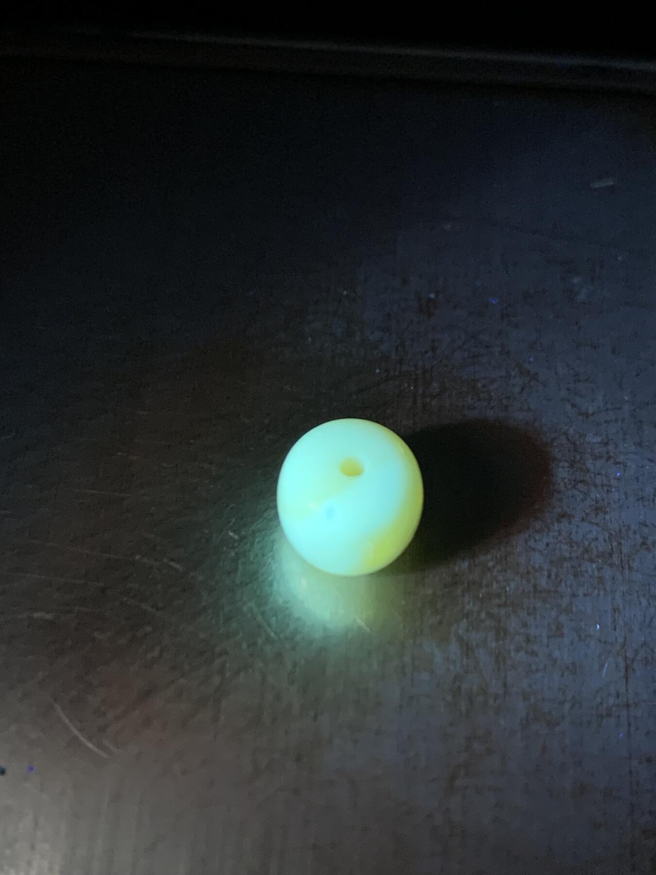 天然俄料原矿蜜蜡老形桶珠一颗，