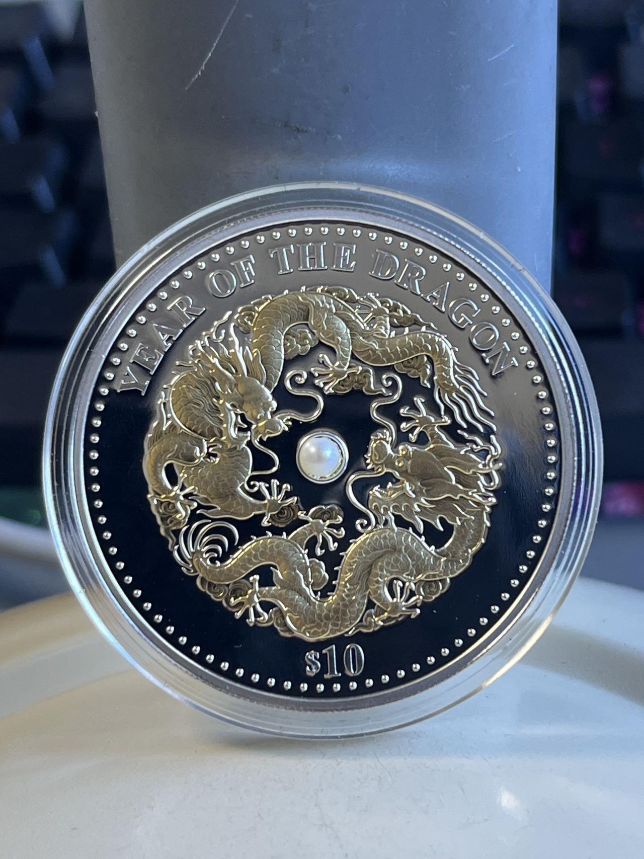 第172期拍卖【长期征集拍品】 斐济2012年中国生肖系列龙年镶嵌天然珍珠镀金银币，999银，发行888枚