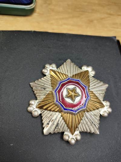 新时代收藏徽章红藏拍卖(第二十四场)  限时回归徽章杂项大合集拍场 朝鲜二级国旗勋章 竖针版 珐琅完好