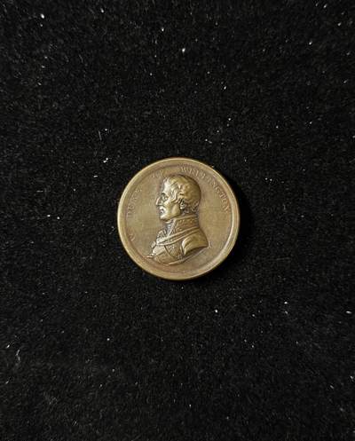 戎马世界章牌大赏第103期 - 威灵顿公爵 1815 年欧洲大陆胜利纪念盒式勋章