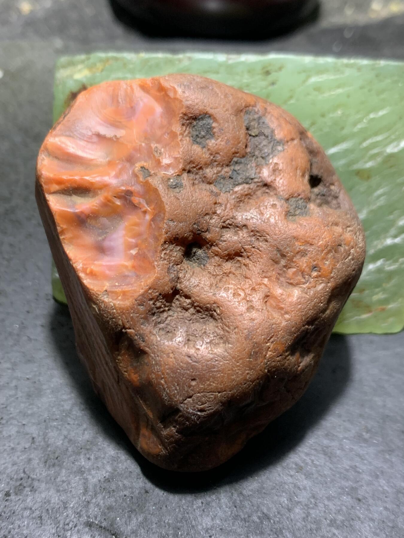 精美柿子红皮开窗料南红玛瑙原石一颗，