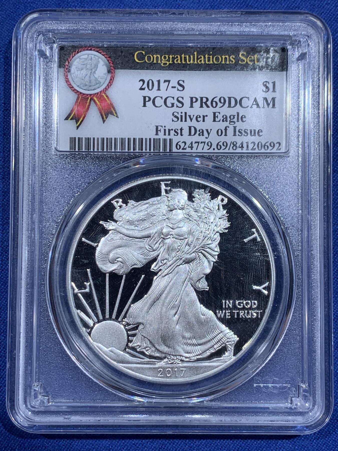《竞宝斋》第411场 周日，周一，周二，3场连拍 （全场包邮） PCGS PR69DCAM 美国2017行走女神1美元精制银币 31.1克纯银 少见首日发行标签 背面支撑有磕