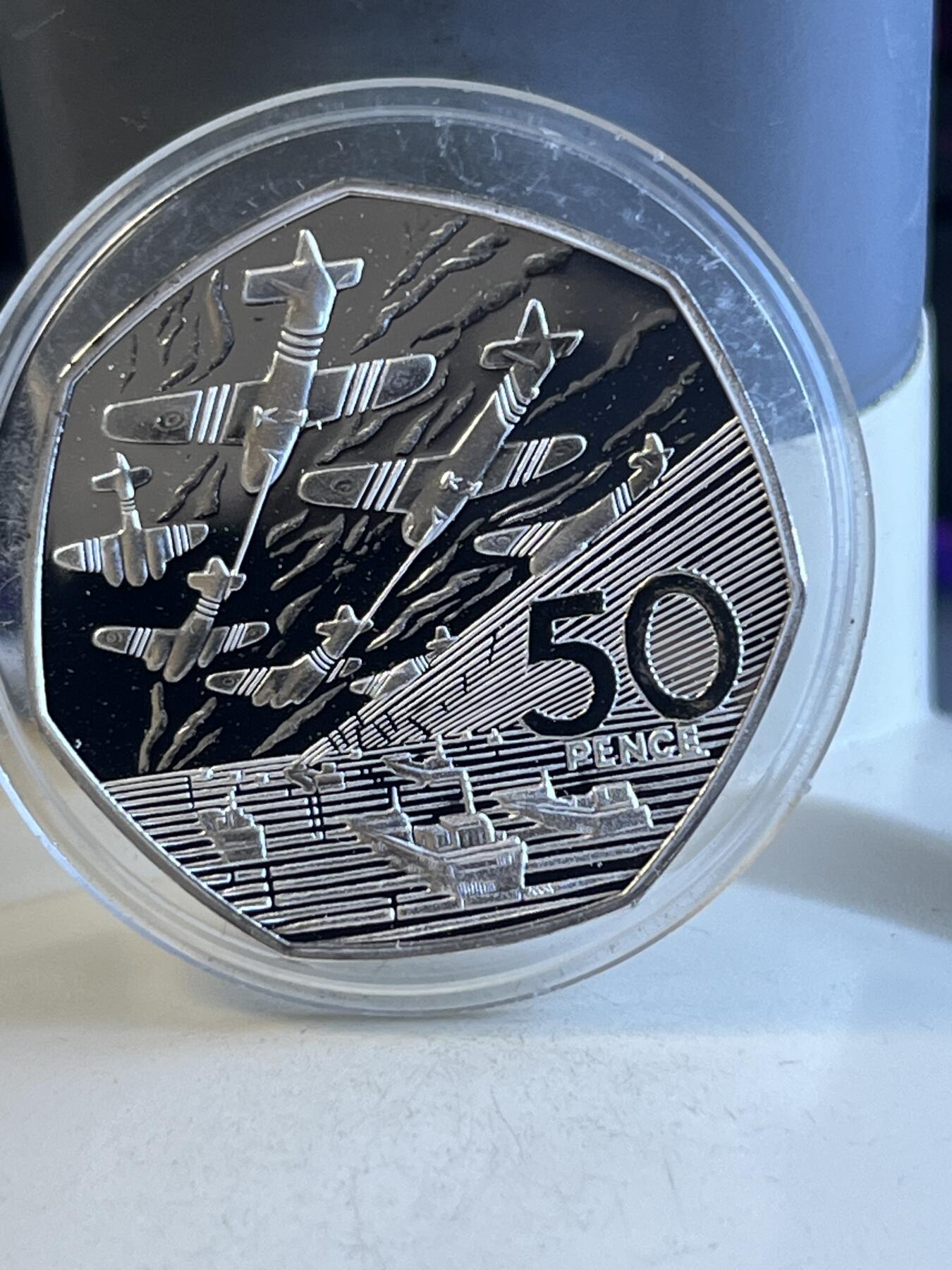 第172期拍卖【长期征集拍品】 英国1994年诺曼底登陆50周年精制纪念银币原价390,925银，13.5克，有氧化