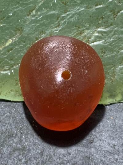 精美天然戈壁阿拉善樱桃红原石珠子一颗 ， - 精美天然戈壁阿拉善樱桃红原石珠子一颗 ，