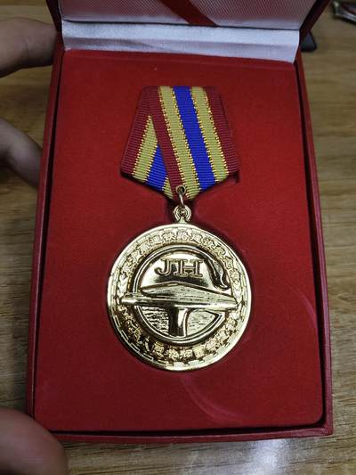 新时代收藏徽章红藏拍卖(第二十四场)  限时回归徽章杂项大合集拍场 京沪高铁建设奖章 好品库存原光