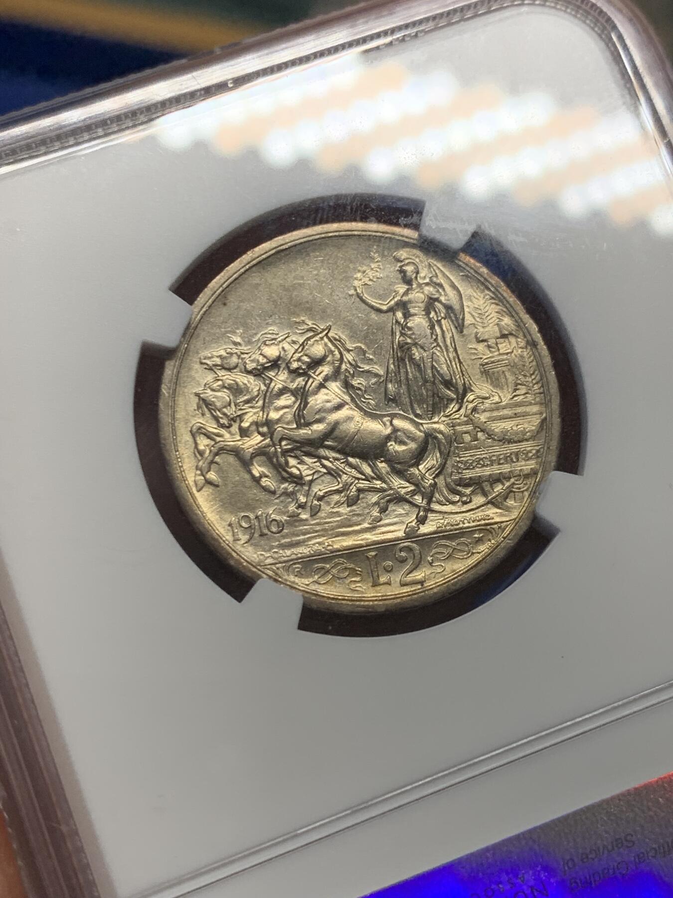 《竞宝斋》第411场 周日，周一，周二，3场连拍 （全场包邮） NGC AU53 意大利1916年马车2里拉，黄油包浆，略低评