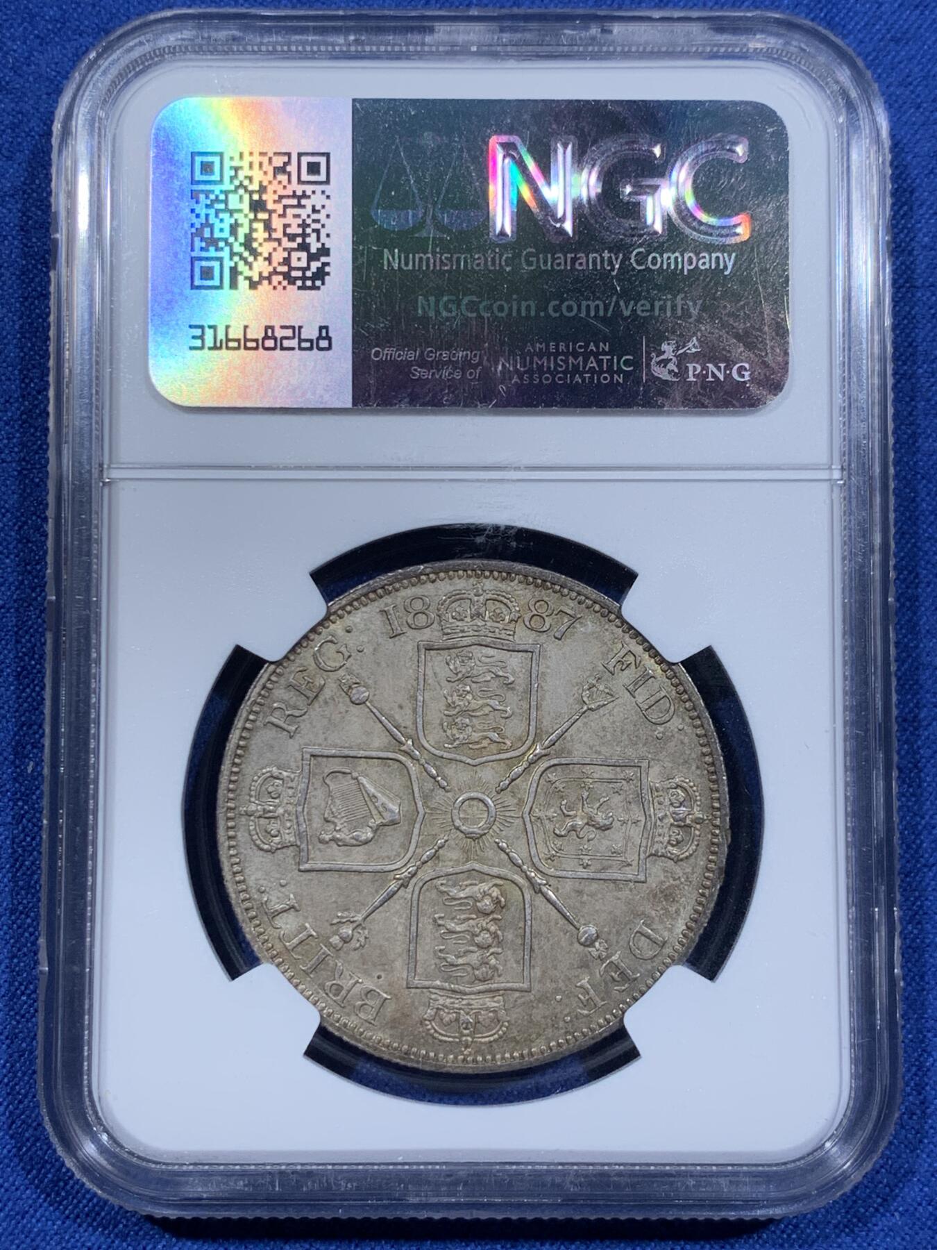 《竞宝斋》第411场 周日，周一，周二，3场连拍 （全场包邮） NGC MS63 英国1887年维多利亚高冠双弗洛林4S银币 双面丝绸底板 包浆一样漂亮 罗马1版本