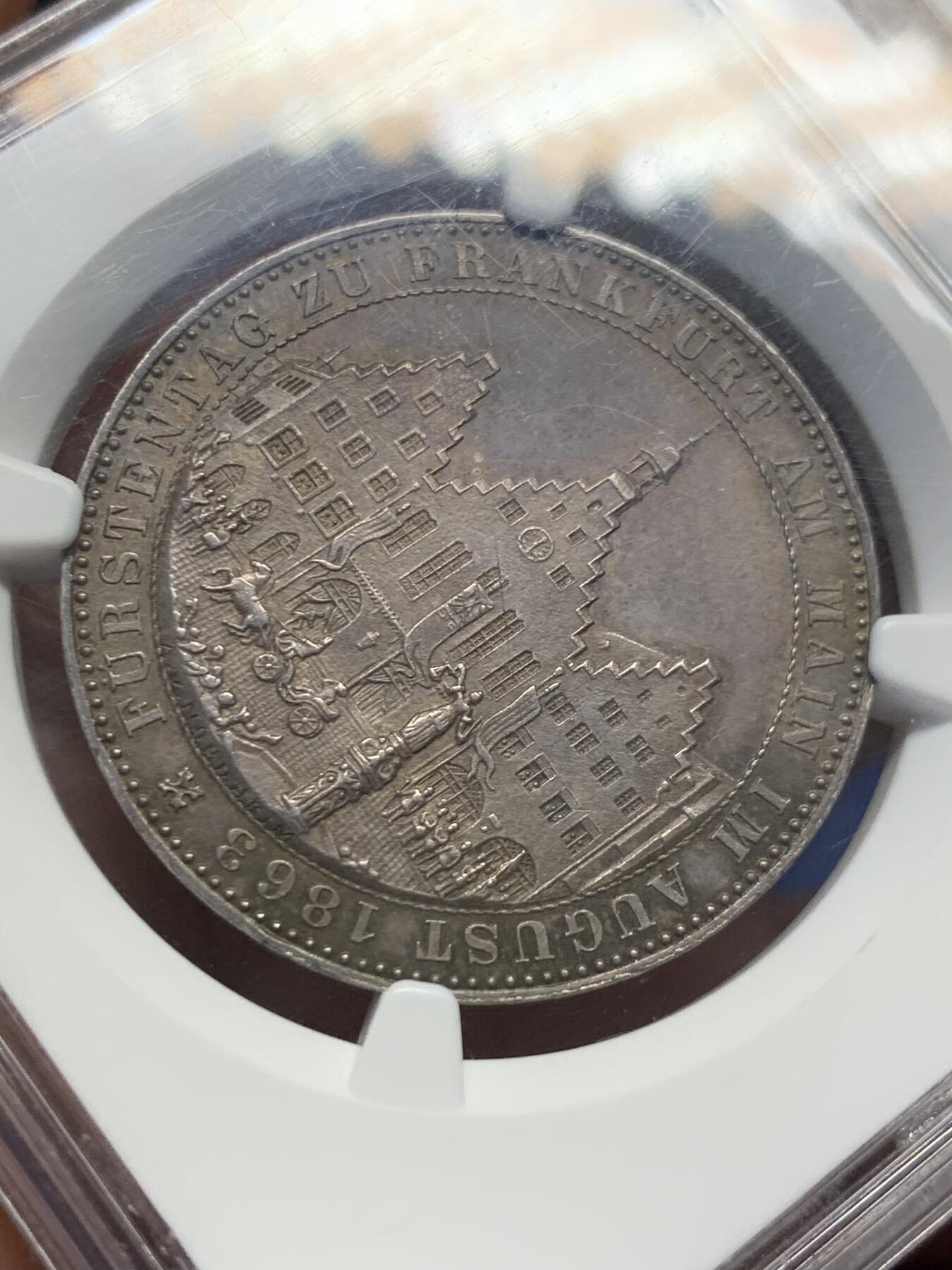 《竞宝斋》第411场 周日，周一，周二，3场连拍 （全场包邮） NGC MS64 德国1863年法兰克福市王子议会1泰勒 原味酱彩均匀覆盖币面 状态极其难得 老盒子严评 高分好状态