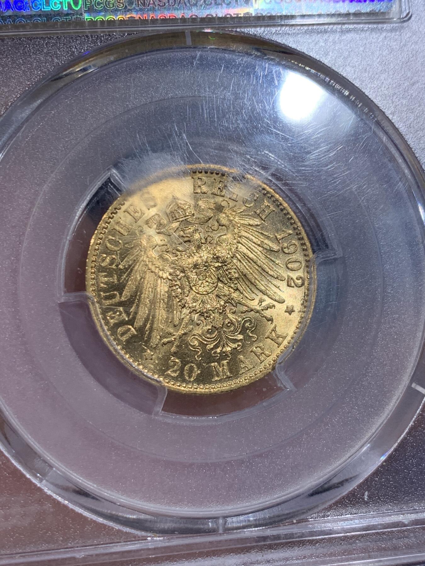 《竞宝斋》第411场 周日，周一，周二，3场连拍 （全场包邮） PCGS AU58 德国1902年普鲁士威廉二世国王长翅20马克金币 7.965克 痕迹柔和 非常漂亮 背面支撑架有磕 细节见图