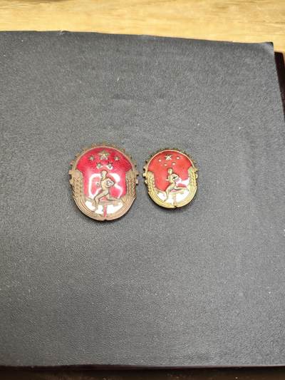 新时代收藏徽章红藏拍卖(第二十四场)  限时回归徽章杂项大合集拍场 50年代大号劳卫制证章 铜制珐琅 第三图为大小对比图