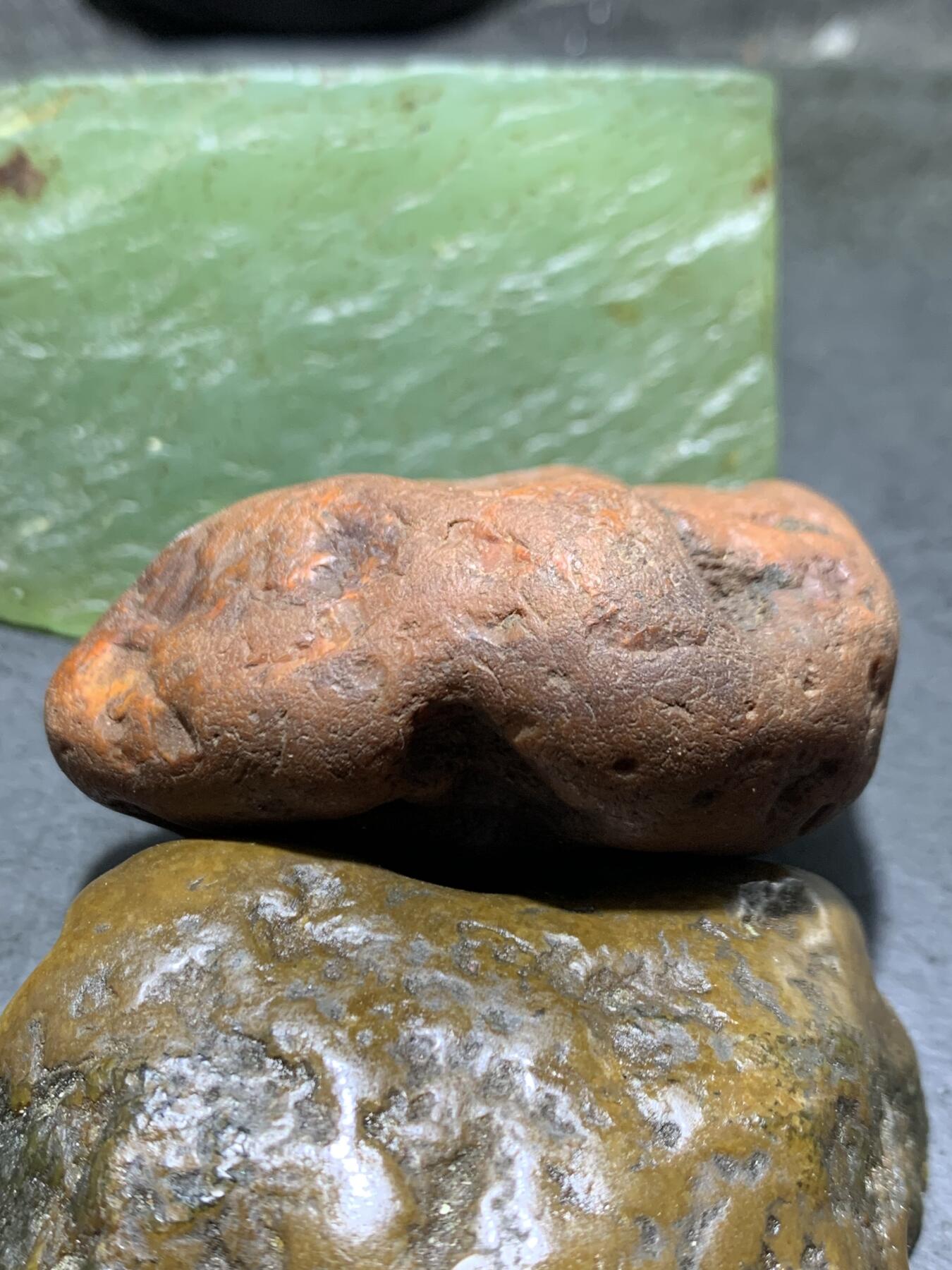 精美柿子红皮开窗料南红玛瑙原石一颗，