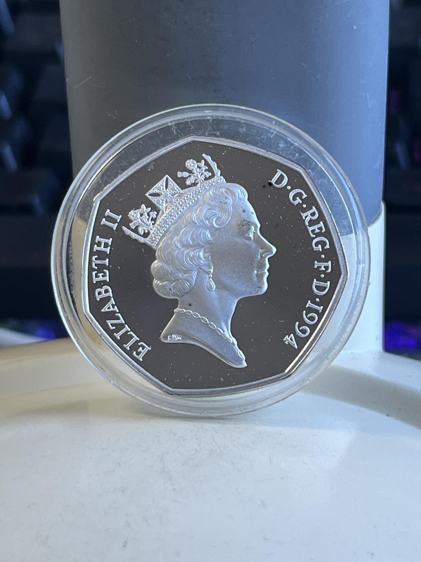 第172期拍卖【长期征集拍品】 英国1994年诺曼底登陆50周年精制纪念银币原价390,925银，13.5克，有氧化