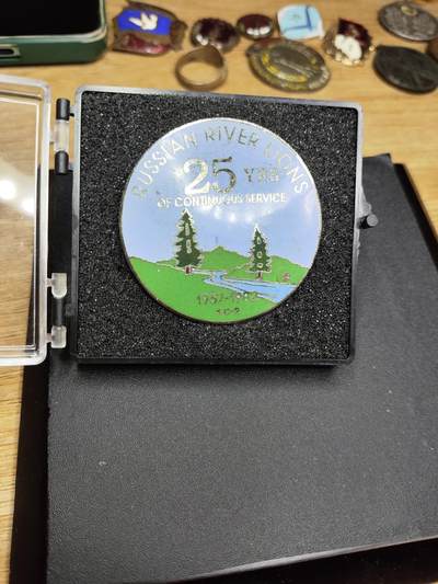 新时代收藏徽章红藏拍卖(第二十四场)  限时回归徽章杂项大合集拍场 美国加利福尼亚俄罗斯河谷护林员工作25周年纪念章 铜制珐琅带原盒 台湾代工