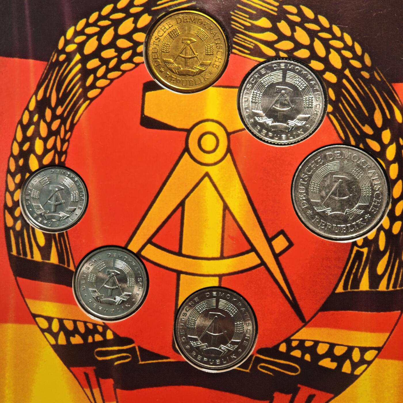 【德藏】世界币章拍卖第143期（拍品征集中~欢迎藏友联系） 德国民主共和国芬尼马克套币 原册 面值为1、5、10、、20、50芬尼 1马克