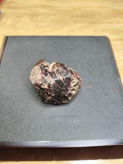 新时代收藏徽章红藏拍卖(第二十四场)  限时回归徽章杂项大合集拍场 宝石矿物标本 石榴石手电打上去很通透 60多克挺重的