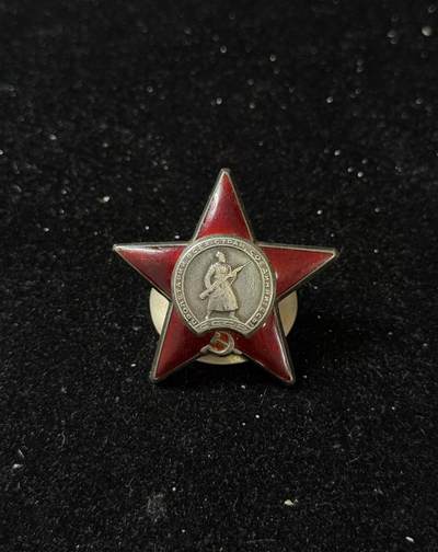 戎马世界章牌大赏第103期 - 苏联红星勋章，号段2596958，炮兵声测侦查员战斗中声测绘图 附得主照片 有掉皮