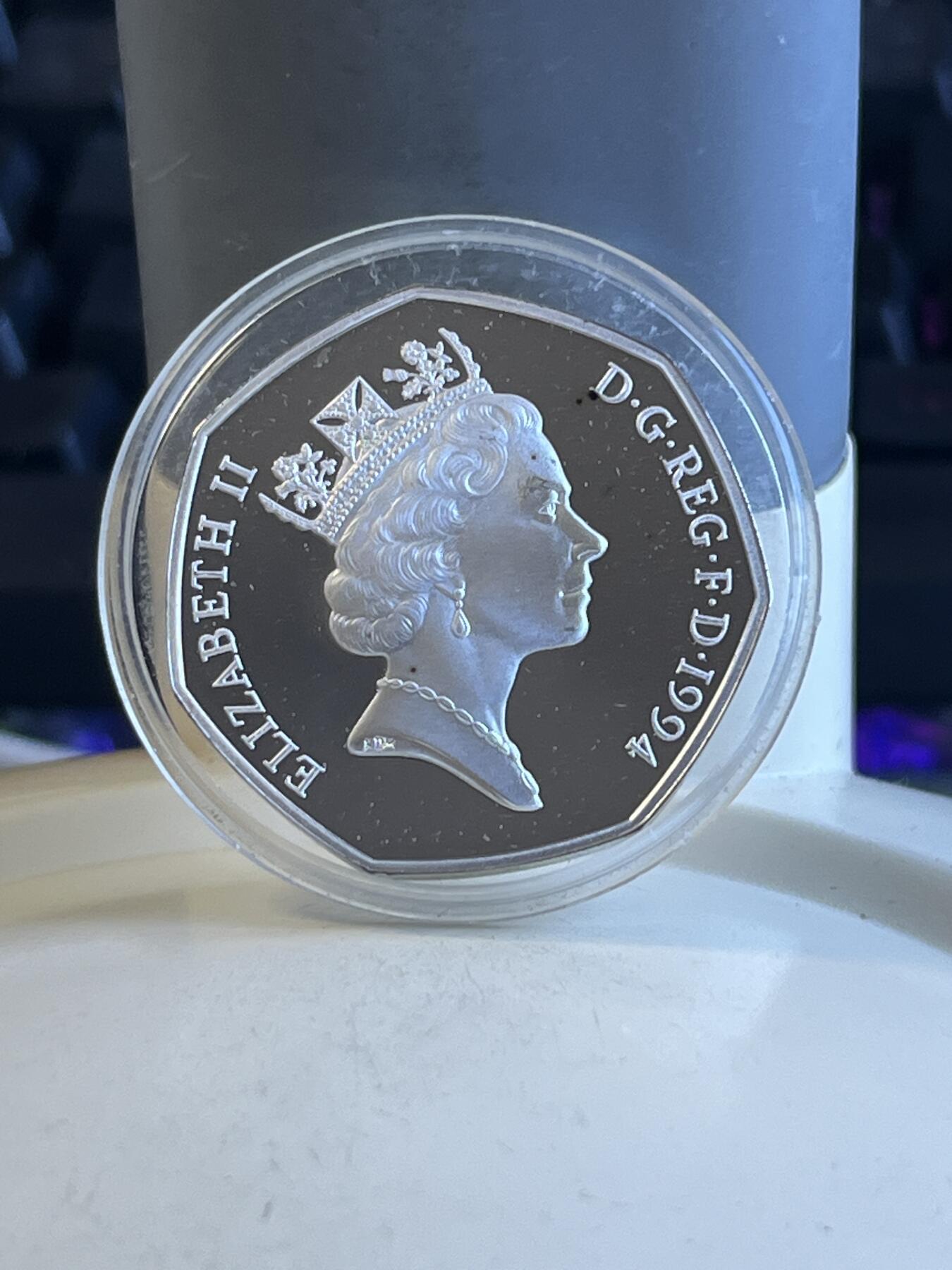 第172期拍卖【长期征集拍品】 英国1994年诺曼底登陆50周年精制纪念银币原价390,925银，13.5克，有氧化