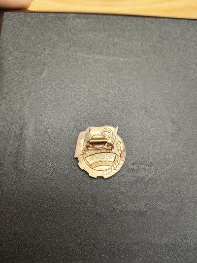 新时代收藏徽章红藏拍卖(第二十四场)  限时回归徽章杂项大合集拍场 50年代共青团证章 铜制珐琅 很适合学生朋友日常佩戴 比现在版的质感做工高太多