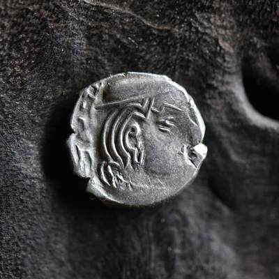 【良泉】第38期【直播场】9月18日晚19.30点开拍！ 组，西方古代钱币、丝路杂项专场  - 【纪年清晰版】公元3世纪【西郡太守】西萨特拉普王朝，背三拱佛丘、星月银币，2.07克