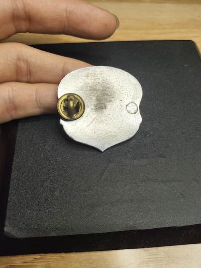 新时代收藏徽章红藏拍卖(第二十四场)  限时回归徽章杂项大合集拍场 美国空军特种部队帽徽 PJ 伞降救援队 红色贝雷帽徽 成立于越战期间 担任深入敌后拯救坠机飞行员任务 背后带厂标