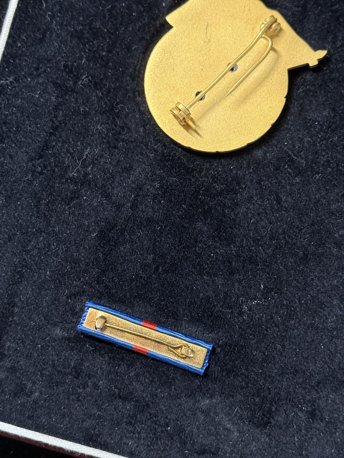 戎马世界章牌大赏第103期 南斯拉夫一级劳动勋章，盒略齐全，少见，后期无戳版