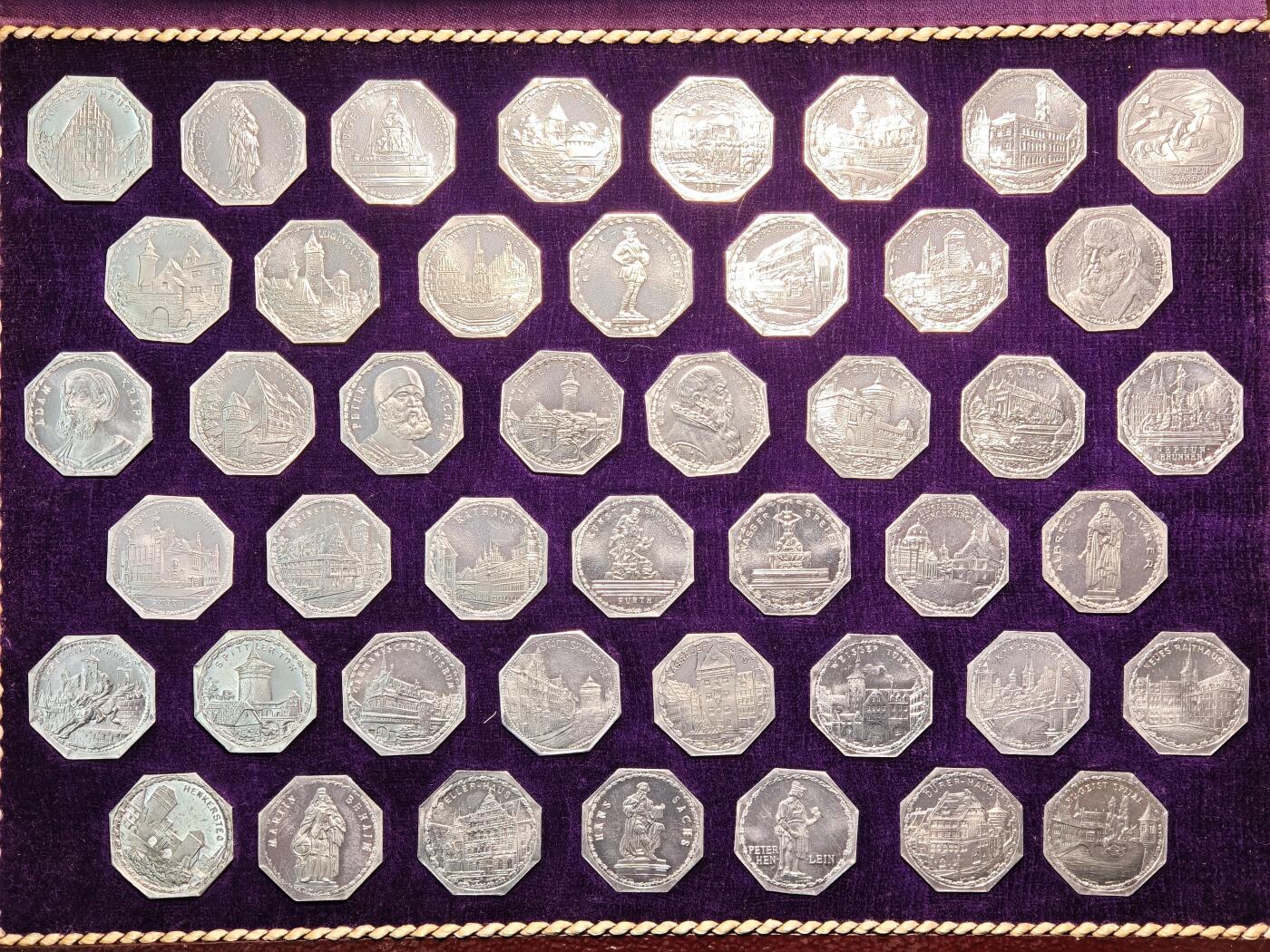 【德藏】世界币章拍卖第143期（拍品征集中~欢迎藏友联系） 1921年 德国纽伦堡电车代用币铝币 整套 45枚全 原盒 UNC 状态极佳 少见大盒装 直径约：24mm/枚；重约：1.3g/枚