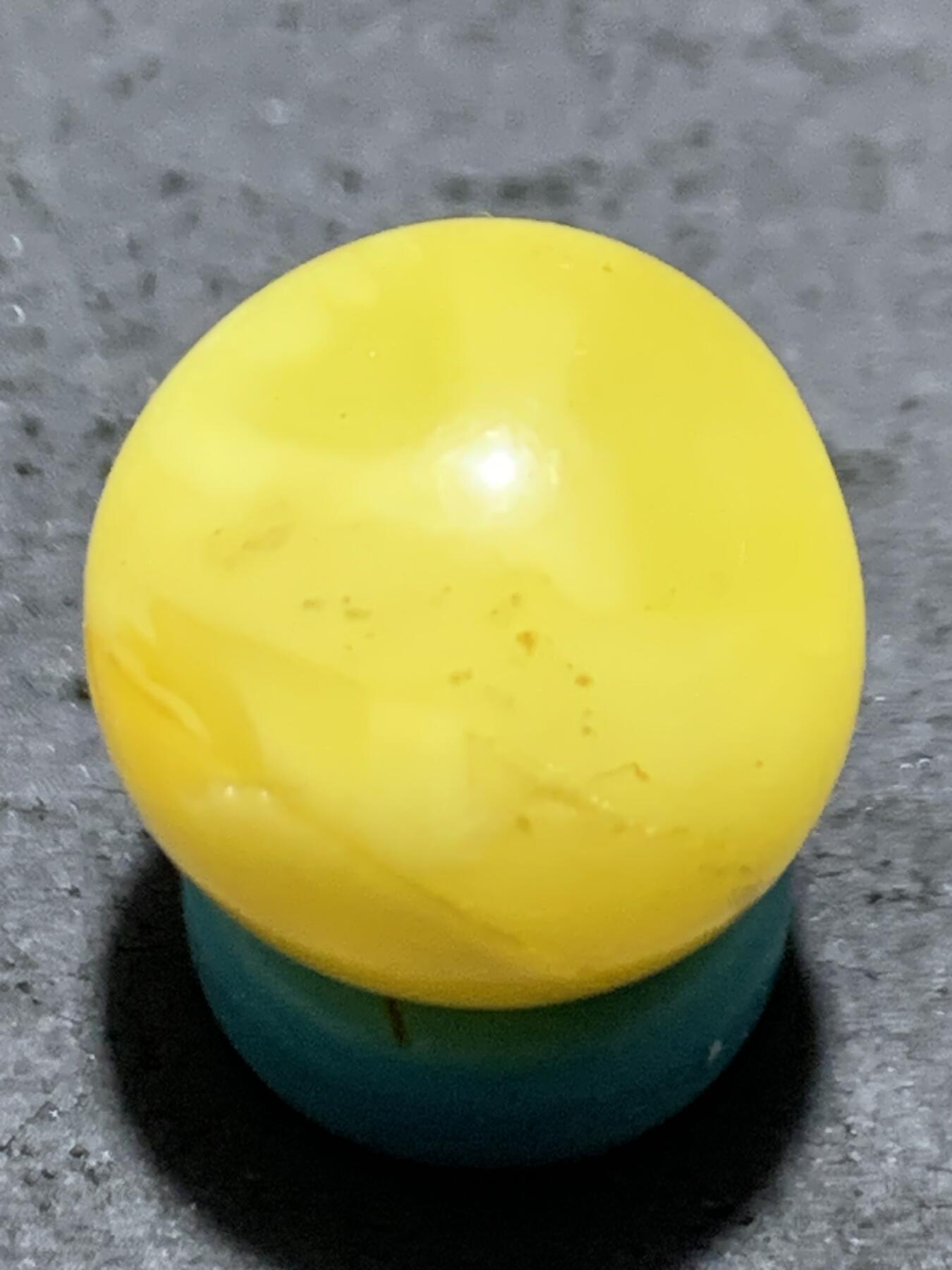 天然乌克兰原矿蜜蜡通货圆珠一颗，