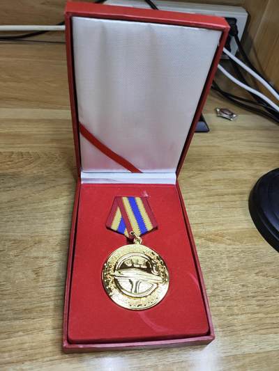 新时代收藏徽章红藏拍卖(第二十四场)  限时回归徽章杂项大合集拍场 京沪高铁建设奖章 好品库存原光