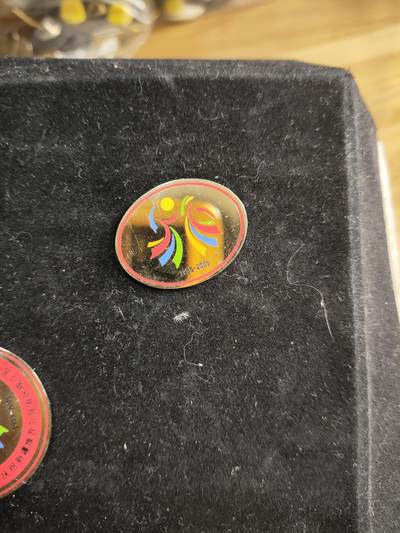 新时代收藏徽章红藏拍卖(第二十四场)  限时回归徽章杂项大合集拍场 新疆维吾尔自治区成立50周年纪念章 发给当时的干部 量很少 带编号 204号 一套不缺章