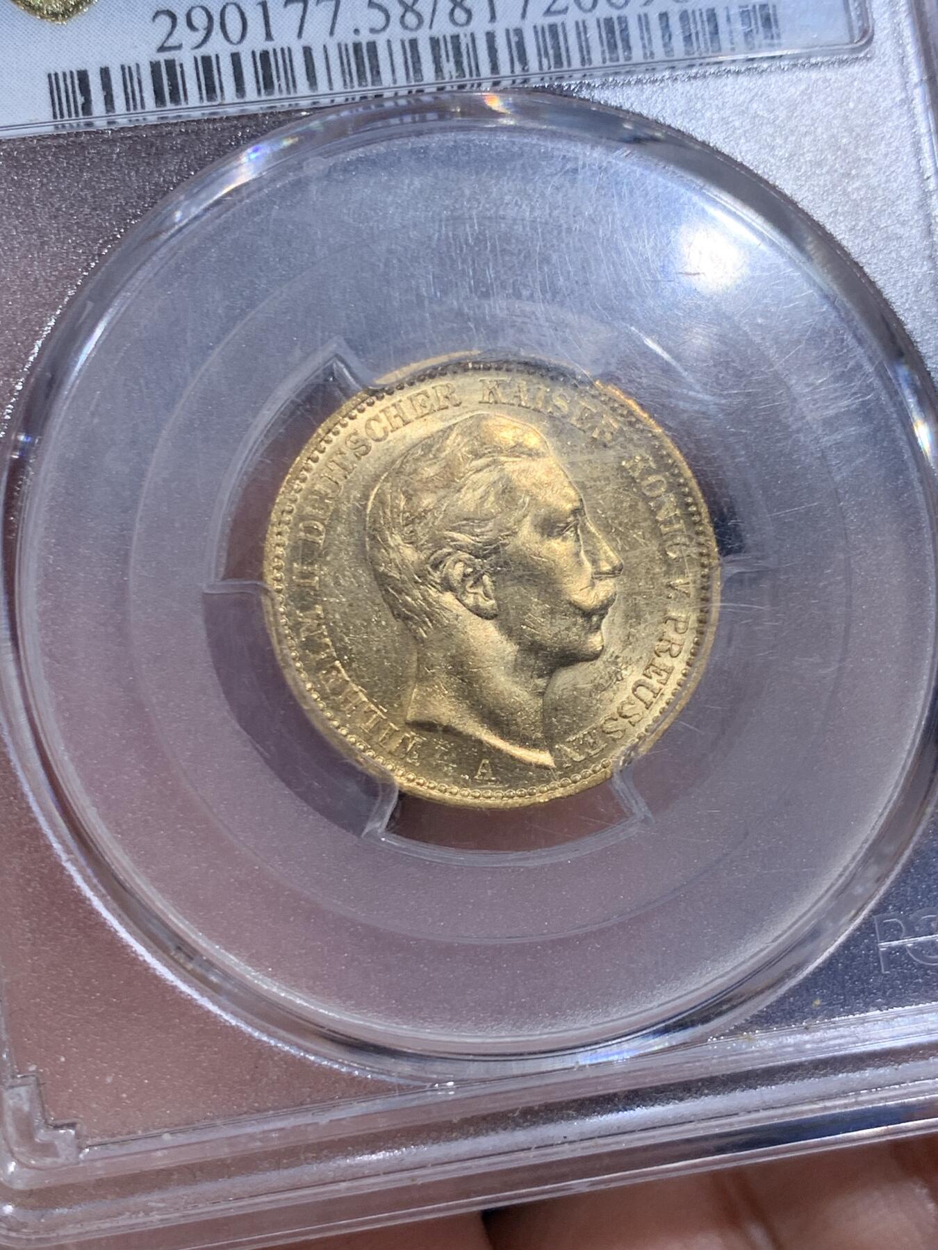 《竞宝斋》第411场 周日，周一，周二，3场连拍 （全场包邮） PCGS AU58 德国1902年普鲁士威廉二世国王长翅20马克金币 7.965克 痕迹柔和 非常漂亮 背面支撑架有磕 细节见图