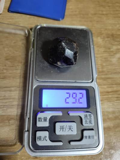 新时代收藏徽章红藏拍卖(第二十四场)  限时回归徽章杂项大合集拍场 宝石矿物标本 石榴石 克重29克 通透