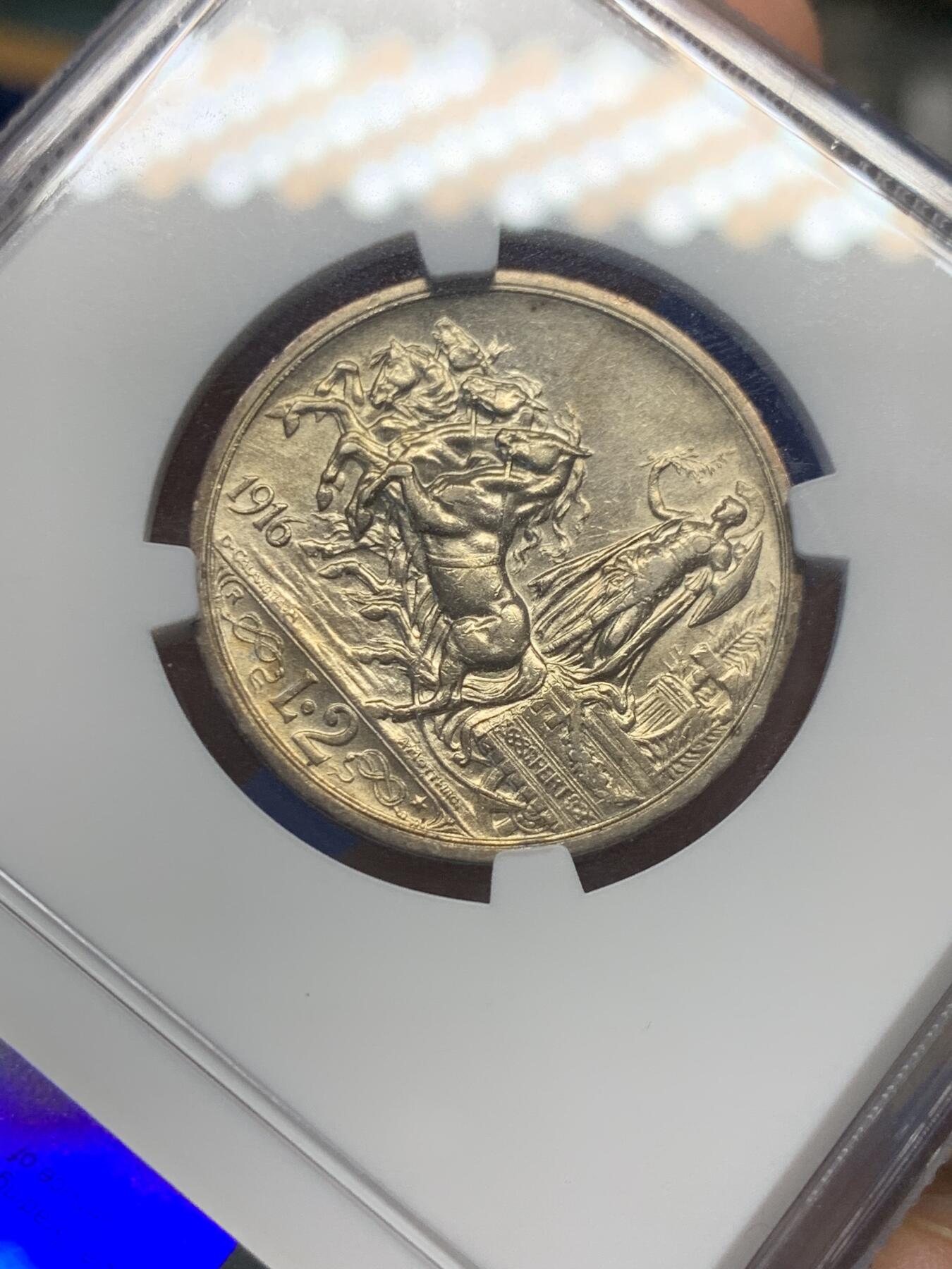 《竞宝斋》第411场 周日，周一，周二，3场连拍 （全场包邮） NGC AU53 意大利1916年马车2里拉，黄油包浆，略低评