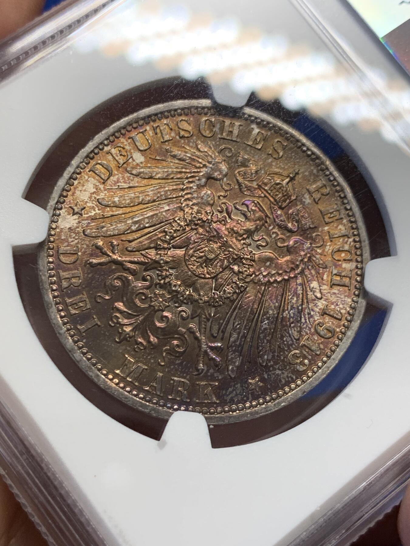 《竞宝斋》第411场 周日，周一，周二，3场连拍 （全场包邮） NGC MS62 德国 1913年 普鲁士威廉二世花枝3马克银币 背面五彩