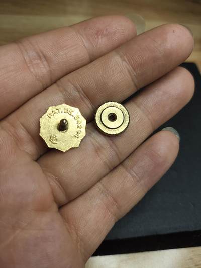 新时代收藏徽章红藏拍卖(第二十四场)  限时回归徽章杂项大合集拍场 二战美国老兵协会证章 铜制珐琅 分体结构 非常漂亮