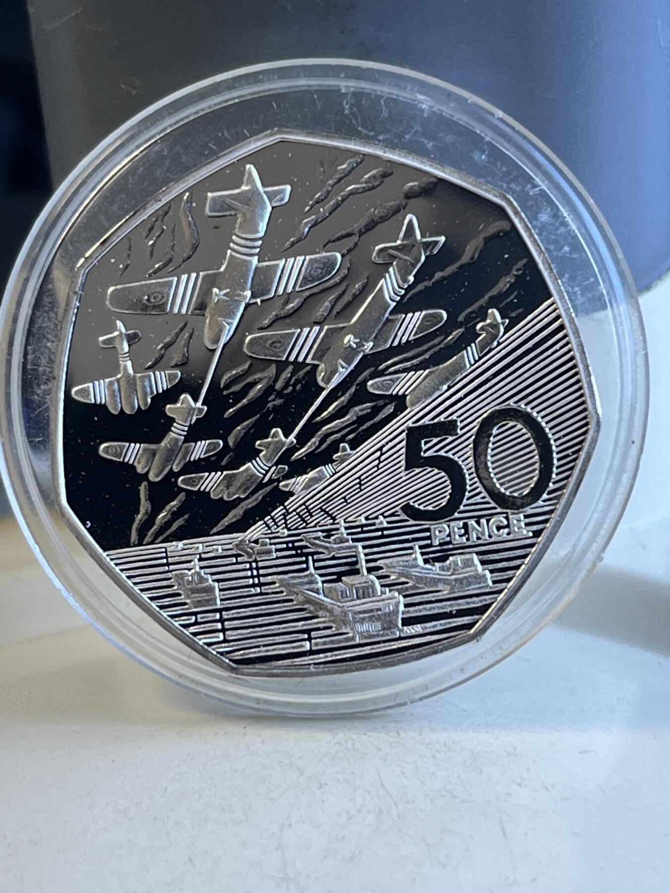第172期拍卖【长期征集拍品】 英国1994年诺曼底登陆50周年精制纪念银币原价390,925银，13.5克，有氧化