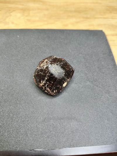 新时代收藏徽章红藏拍卖(第二十四场)  限时回归徽章杂项大合集拍场 宝石矿物标本 石榴石 克重29克 通透