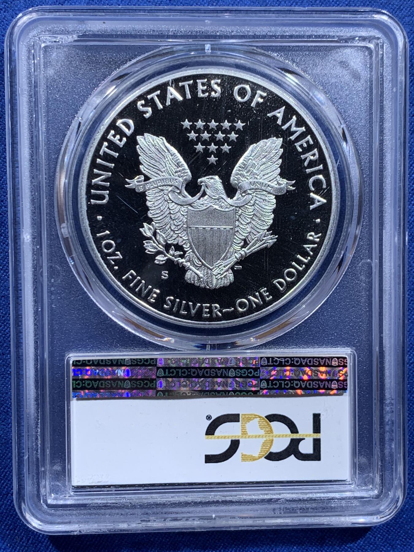 《竞宝斋》第411场 周日，周一，周二，3场连拍 （全场包邮） PCGS PR69DCAM 美国2017行走女神1美元精制银币 31.1克纯银 少见首日发行标签 背面支撑有磕