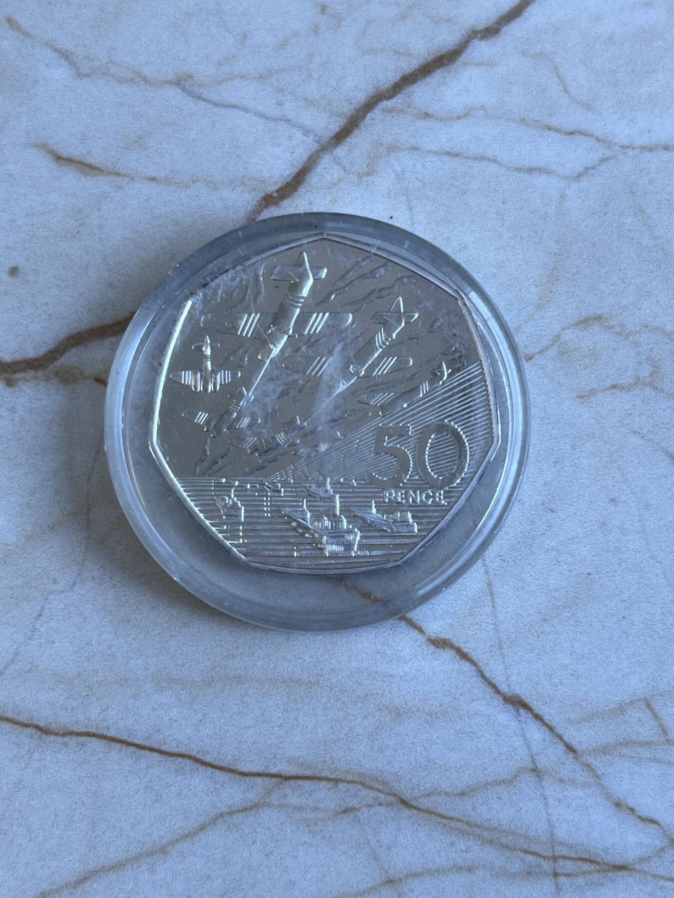 第172期拍卖【长期征集拍品】 英国1994年诺曼底登陆50周年精制纪念银币原价390,925银，13.5克，有氧化